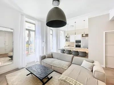 Cuisine ou kitchenette dans l'établissement Cannes Vidal Rue Antibes SNCF station 2 mn 1 BR new 2024 quiet building hyper center by Olam Properties