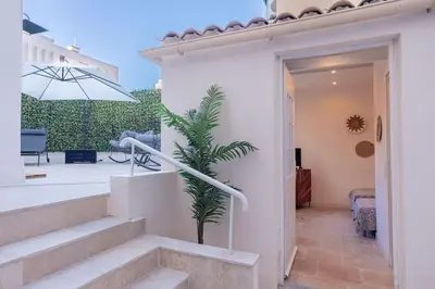 Plan de l'établissement Luxury Apt With Large Terrace On Famous Rue D'antibes! - Pasteur Apt by Halldis