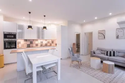 Cuisine ou kitchenette dans l'établissement Luxury Apt With Large Terrace On Famous Rue D'antibes! - Pasteur Apt by Halldis