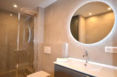 Salle de bains dans l'établissement Studio Cannes Grand Hôtel Eider