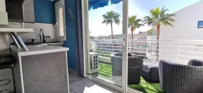 Cuisine ou kitchenette dans l'établissement Cannes Pointe Croisette studio plage 2 min à Pieds