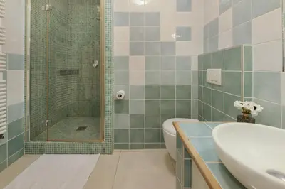 Salle de bains dans l'établissement Palais Miramar - Suite Blue Room - Vue Mer -Croisette Emplacement Unique - 20M Plage - WIFI - Clim