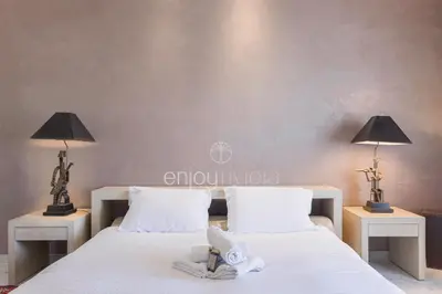 Un ou plusieurs lits dans un hébergement de l'établissement Palais Miramar Suite Art Modern - Derniere étages Vue Mer - 75m de confort - En Face des Plages -WIFI - Clim