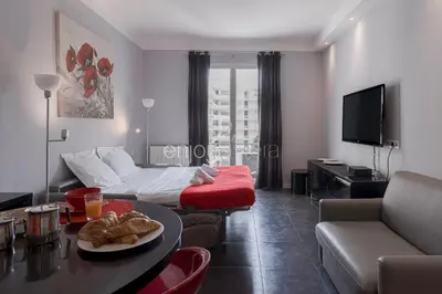 Télévision ou salle de divertissement dans l'établissement Palais Miramar - Suite & B31 - Croisette Emplacement Unique - 20M Plage - WIFI - Clim