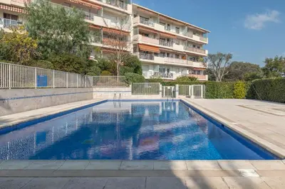 Plan de l'établissement Piscine, Antibes , calme et ensoleillé