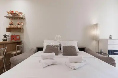 Un ou plusieurs lits dans un hébergement de l'établissement Palais Miramar - Suite & E37 - 20M Plage - Croisette Emplacement Unique - WIFI - Clim