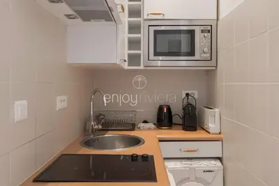 Cuisine ou kitchenette dans l'établissement Palais Miramar - Suite & G17 - Vue Mer - Croisette Emplacement Unique -20 Plage - WIFI - Clim