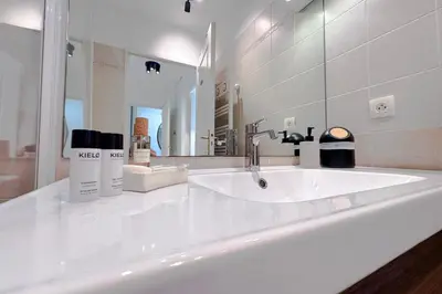 Salle de bains dans l'établissement SAINT ROCH 2 - Confortable, Lumineux, Garage, Gare à 300M