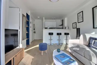 Cuisine ou kitchenette dans l'établissement CENTRAL CANNES