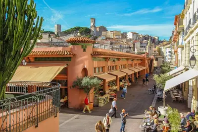 Vue générale sur Cannes ou vue de la ville depuis l'appartement