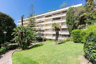 Jardin de l'établissement Le Gallia haven of peace in the city center with Terrace GALLIA LYS