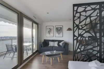 Coin salon dans l'établissement WE CANNES ! Terrace sea view swimming pool car park Cannes Center