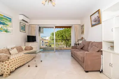 Coin salon dans l'établissement Cosy Studio Cannes Center beaches shopping and congresses LIVE IN MERLE