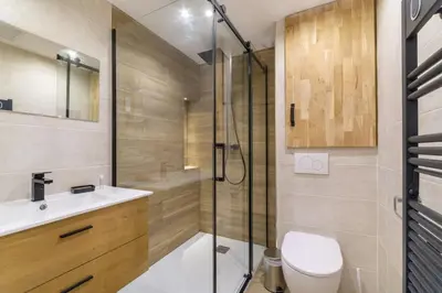 Salle de bains dans l'établissement Charmant pour 6 au Cœur d'Antibes