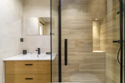 Salle de bains dans l'établissement Charmant pour 6 au Cœur d'Antibes