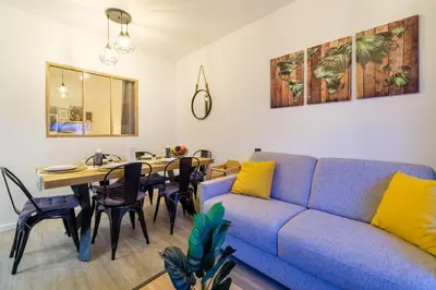 Coin salon dans l'établissement Charmant pour 6 au Cœur d'Antibes