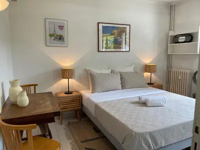 Un ou plusieurs lits dans un hébergement de l'établissement Cannes Martinez climatisé 5 couchages
