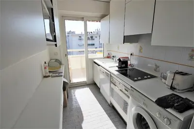 Cuisine ou kitchenette dans l'établissement Appartement 80 m2 au centre-ville de Cannes