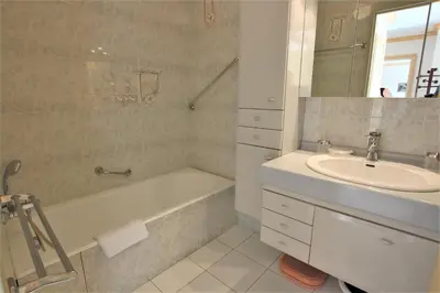 Salle de bains dans l'établissement Appartement 80 m2 au centre-ville de Cannes