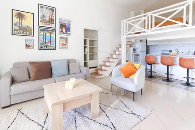 Coin salon dans l'établissement Beautiful Renovated Studio with AC and TERRACE - Benakey