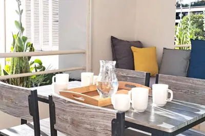 Coin salon dans l'établissement Beautiful Renovated Studio with AC and TERRACE - Benakey