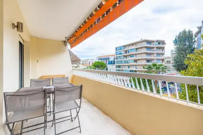Balcon ou terrasse dans l'établissement Agence des Résidences - Plein centre de Cannes