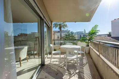 Balcon ou terrasse dans l'établissement Agence des Résidences - Plein centre de Cannes