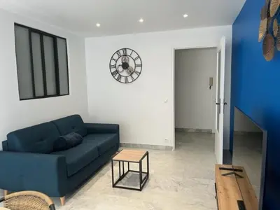 Coin salon dans l'établissement EMPLACEMENT DE PREMIER ORDRE EN BAS DES PLAGES ET DES COMMERCES