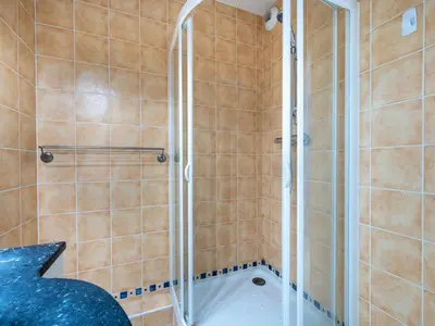 Salle de bains dans l'établissement Apartment Cristal Croisette-4 by Interhome