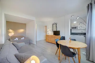 Cuisine ou kitchenette dans l'établissement Confortable Studio Calme, Latour Mauboug-CARLTON MARTINEZ A0B107