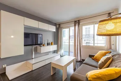 Coin salon dans l'établissement Beautiful apartment with balcony - Center Cannes