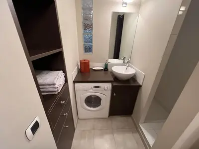 Salle de bains dans l'établissement Superbe studio avec terrasse au cap d’antibes
