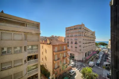 Vue générale sur Cannes ou vue de la ville depuis l'appartement