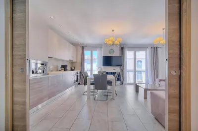 Cuisine ou kitchenette dans l'établissement REF 1477 - Apartment for rent