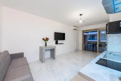 Télévision ou salle de divertissement dans l'établissement VILLA CLIPPER