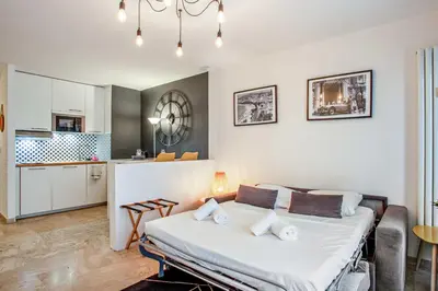 Cuisine ou kitchenette dans l'établissement Studio Merle - Welkeys