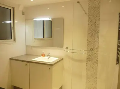 Salle de bains dans l'établissement Two bedroom apartment next to the Croisette in Cannes a short walk to the Palais des Festivals - 1961