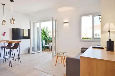Télévision ou salle de divertissement dans l'établissement Le Flore SCLS - Wifi, Clim, Terrasse