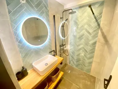 Salle de bains dans l'établissement Le Flore SCLS - Wifi, Clim, Terrasse