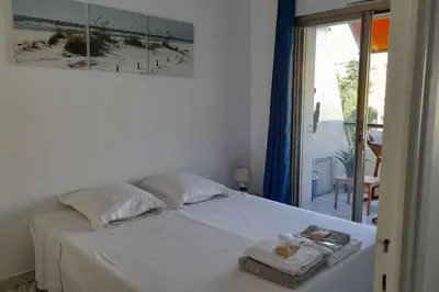 Un ou plusieurs lits dans un hébergement de l'établissement Appartement proche croisette avec parking et climatisation