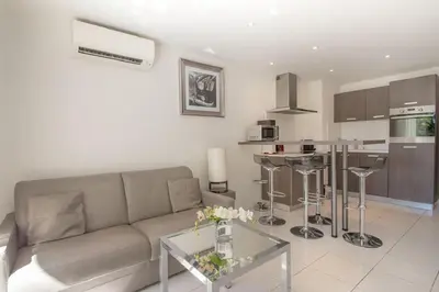 Cuisine ou kitchenette dans l'établissement Croisette: 2BDR Apartment