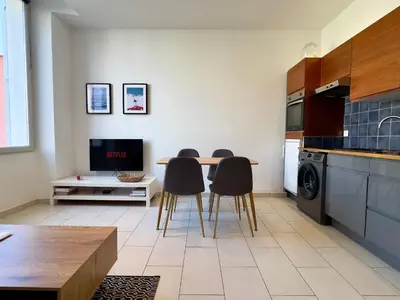 Cuisine ou kitchenette dans l'établissement Andréa SCLS - Rue d Antibes Clim and Wifi