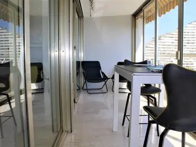 Plan de l'établissement Superbe 3 Pièces avec Terrasse, Clim et Vue Mer à Villeneuve-Loubet - FR-1-252A-92