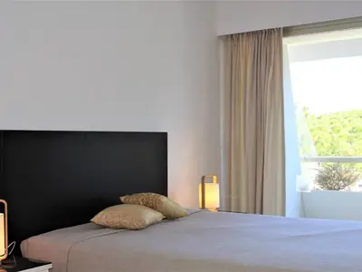 Un ou plusieurs lits dans un hébergement de l'établissement Moderne T3, 2 chambres, climatisé, parking, plage à pied - FR-1-252A-93
