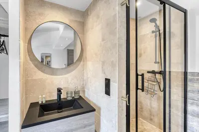 Salle de bains dans l'établissement Magnifique 3 pièces centre de Cannes proche palais 