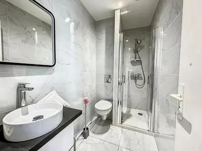 Salle de bains dans l'établissement Sweet Home Marceau - 6 studios hyper centre proche de la mer et du palais