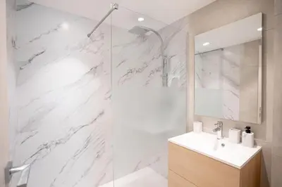 Salle de bains dans l'établissement Amazing Apartment With Private Terrace & Full Air Conditioning - Walk To The Beach, La Croisette! - Latour Maubourg 18 by Halldis