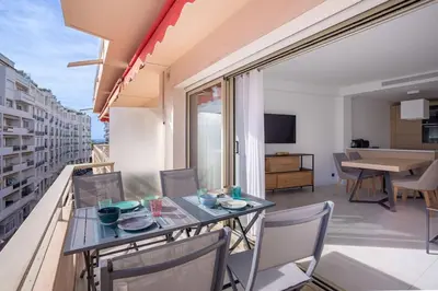 Balcon ou terrasse dans l'établissement Amazing Apartment With Private Terrace & Full Air Conditioning - Walk To The Beach, La Croisette! - Latour Maubourg 18 by Halldis