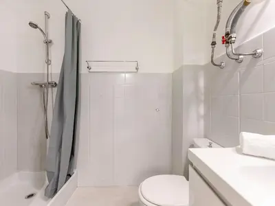 Salle de bains dans l'établissement Apartment Le Marlyne 2-3 by Interhome