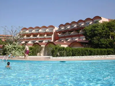 Piscine de l'établissement 2 Pièces Climatisé-WIFI / 4 voyageurs / Boxe Privé / 2 piscines / 2 tennis / Pétanque / PingPong ou située à proximité